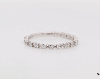 14K vitgulds semi-evighetsring, elegant fransk V-formad moissanit vigselring, elegant rundslipad stapelbar jubileumsring, present till henne