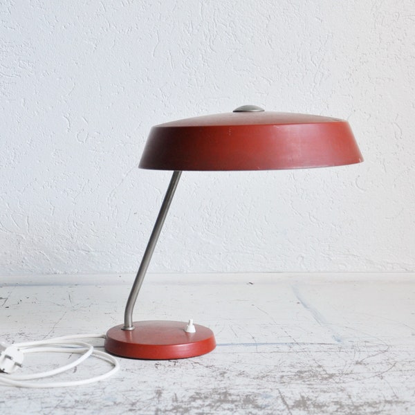Lampada da scrivania industriale vintage, VEB Narva Leuchtenbau, lampada da scrivania industriale vintage, lampada da scrivania in metallo, lampada da scrivania rossa