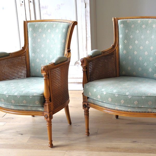 chaise vintage avec rembourrage vert, chaises vintage classiques, chaises en bois vintage élégantes
