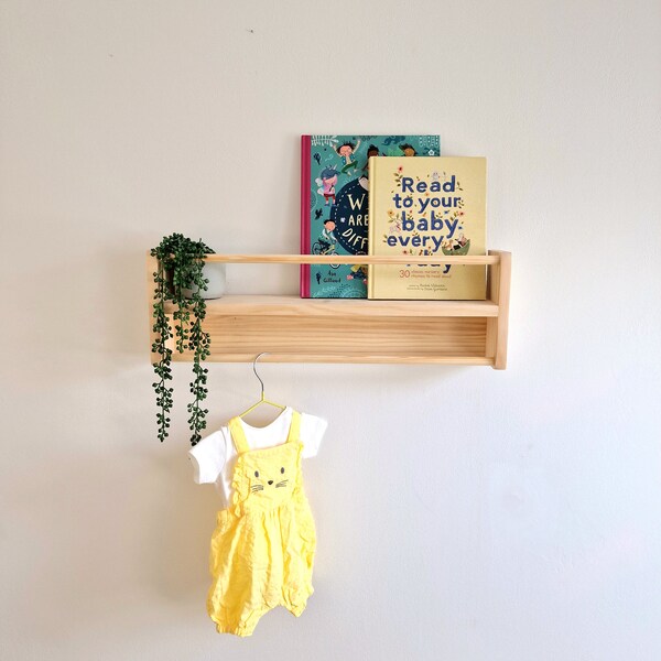 Nursery Shelf with Rails, Nursery Shelf Decor, Floating Bookshelf, Nursery Bookcase with rail, Montesorri shelf, children's bookshelf