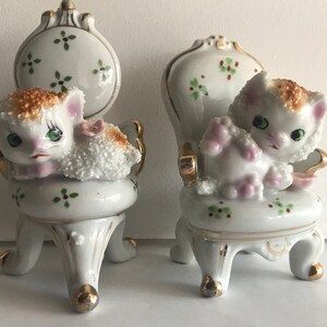Vintage Japan Pair SUGAR Glazed Kitty CATS Sitting in Chairs Ceramic Porcelain Kawaii Baby Face KITTENS Figurines 1950s