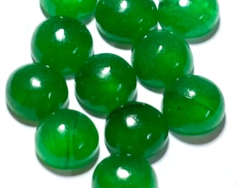 Natural Emerald Green Quartz Cabochons: AAA Round Flat Back (3-30 mm)
