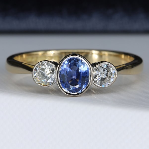18ct Gold Sapphire & Diamond Ring,Oval Sapphire,Ceylon,18k Yellow Gold,Eternity,Trilogy,Three Stone,Hallmarked,Size UK M US 6.25 EUR 52.5
