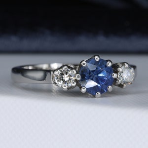 18ct Gold Sapphire & Diamond Ring,Ceylon Sapphire,18k White Gold,Hallmarked,Trilogy,Round Cut,Engagement Ring,Eternity Ring,Size L 5.75 51