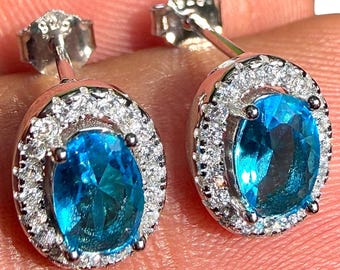 Pendientes de botón de topacio azul con circonita cúbica, plata de ley 925, halo ovalado de 10 x 7 mm, regalo para ella.