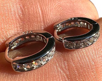 Pendientes de aro pequeños de plata de ley 925 con circonitas cúbicas, 11 mm, estilo minimalista, regalo para mujer.
