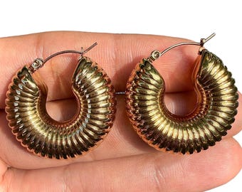 Pendientes de aro dorados de 30 mm, aros gruesos y estriados, pendientes redondos con textura gruesa, regalo llamativo para ella.