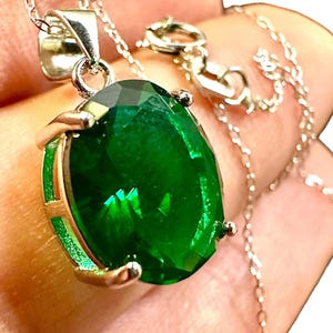Collar de esmeralda con circonita cúbica, plata de ley 925, colgante ovalado verde de 12 mm, cadena de 45 cm (18 pulgadas). Regalo ideal.