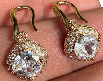 Pendientes colgantes de rubí y circonita cúbica, con diseño de halo de cojín chapado en plata, 6 mm. Regalo llamativo para ella.