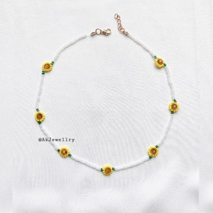 Dainty sunflower necklace “sari” | Sunflower Necklace