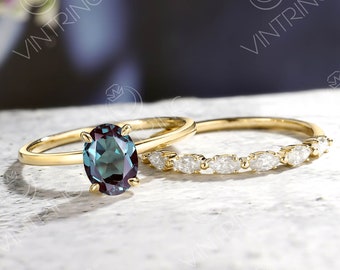 Unique Alexandrite Engagement Ring set,Oval Alexandrite Yellow Gold Ring,Diamond Matching Ring,Minimalist Ring,Art Deco Ring,Promise Ring