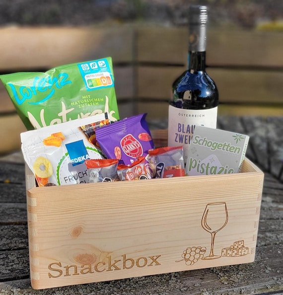Holzkiste graviert Snackbox Geschenkekiste Geburtstag Geschenkebox Holz Kiste Wein Käse Holzbox Snacks Geschenk Grillparty Abschiedsgeschenk