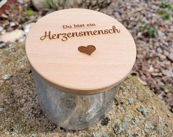 Glas mit Holzdeckel Herzensmensch, Geschenk Geburtstag, personalisiert mit Namen