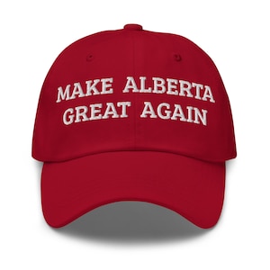 Pode incluir: Boné de beisebol vermelho com o texto bordado "MAKE ALBERTA GREAT AGAIN" em branco. O boné tem uma aba curva e uma coroa arredondada. O chapéu é de cor vermelha sólida e vibrante.