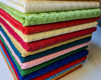 Tela de bordado inglés 100 % algodón con césped artificial: material con ojales bordados para confección, manualidades y costura, 112 cm de ancho por metro