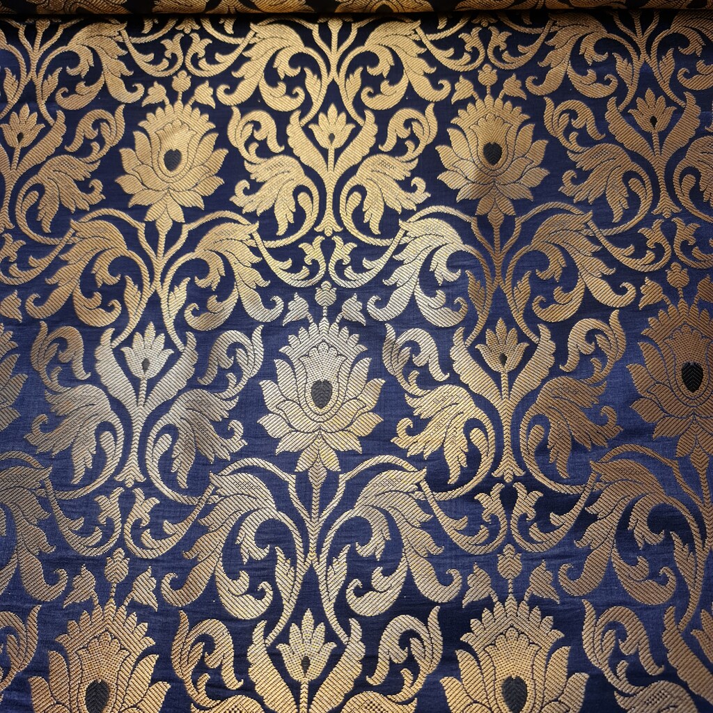 Textile Station Tessuto Broccato Indiano Con Stampa Floreale Oro Metallizzato - Larghezza 112 Cm, Taglio Da 1 Metro - Colore Blu Nuovo