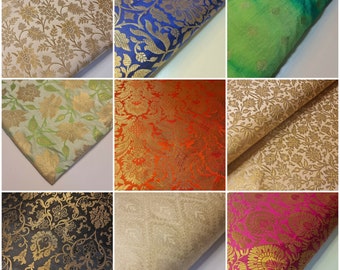 Puede incluir: Un collage de nueve muestras de tela que presentan diferentes patrones de brocado. Las telas son de varios colores, incluyendo dorado, verde, azul, rojo, negro y rosa. Los patrones son intrincados y detallados, con diseños florales y geométricos.