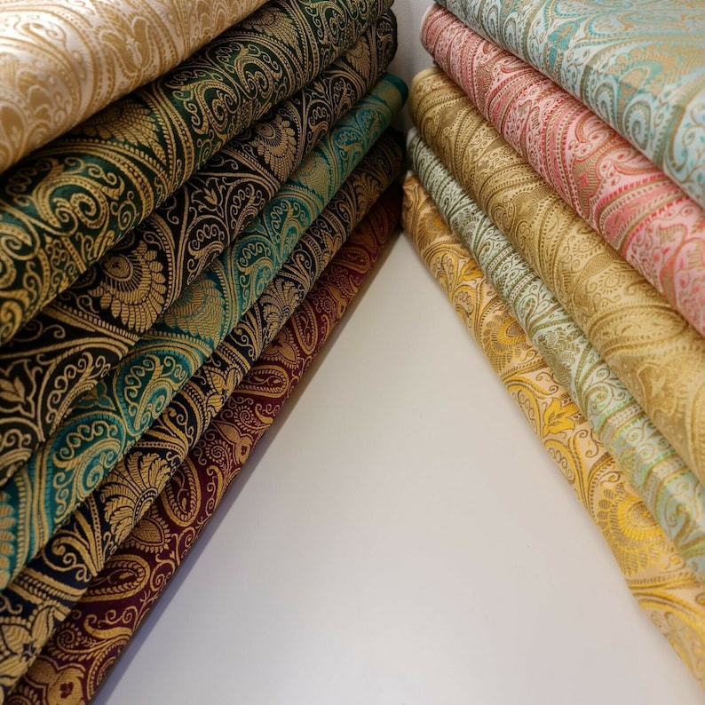 Sier paisley goud metallic print Indiase banarasi brokaat stof per meter afbeelding 1