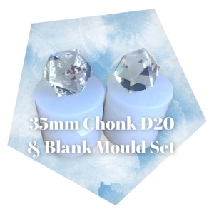 Puede incluir: Dos moldes de silicona transparentes para hacer dados D20 de 35 mm. Un molde es para un dado D20 est&aacute;ndar, y el otro es un molde en blanco para crear dados personalizados.