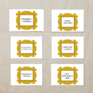 Etiquetas de tarjetas de lugar de comida para fiestas inspiradas en amigos - imprimibles digitales personalizadas editables