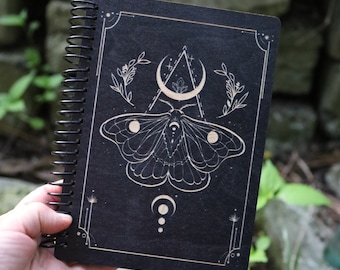 Motte Notizbuch aus Holz, graviertes Notizbuch, graviertes Notizbuch, graviert, Magie, witchy, goth