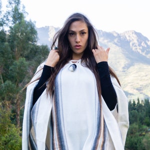 White and black alpaca poncho for men or women / Peruvian hooded poncho / Unisex poncho