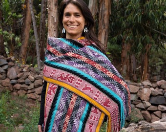 Chal peruano de alpaca: Animales sagrados y flor de la vida / Colores arcoíris / Bufanda para ceremonias andinas