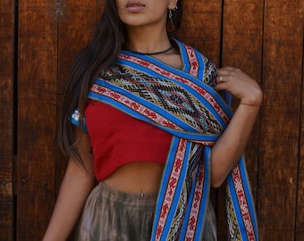 Pañuelo peruano azul y rojo de alpaca tejido a mano / Pañuelo ceremonial andino / Comercio justo y tejido a mano por mujeres indígenas visionarias en Perú