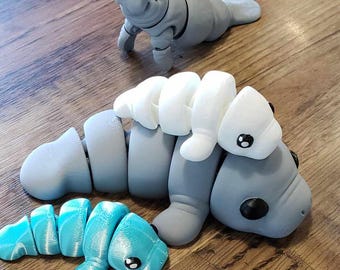 Baby Manatee Fidget Spielzeug | Sensorisches Spielzeug | Schlüsselanhänger | Gelenk | Mehrere Farben | Geschenk | Schreibtisch Spielzeug | Seekuh | Tiergarten | Seekuh | Gastgeschenke