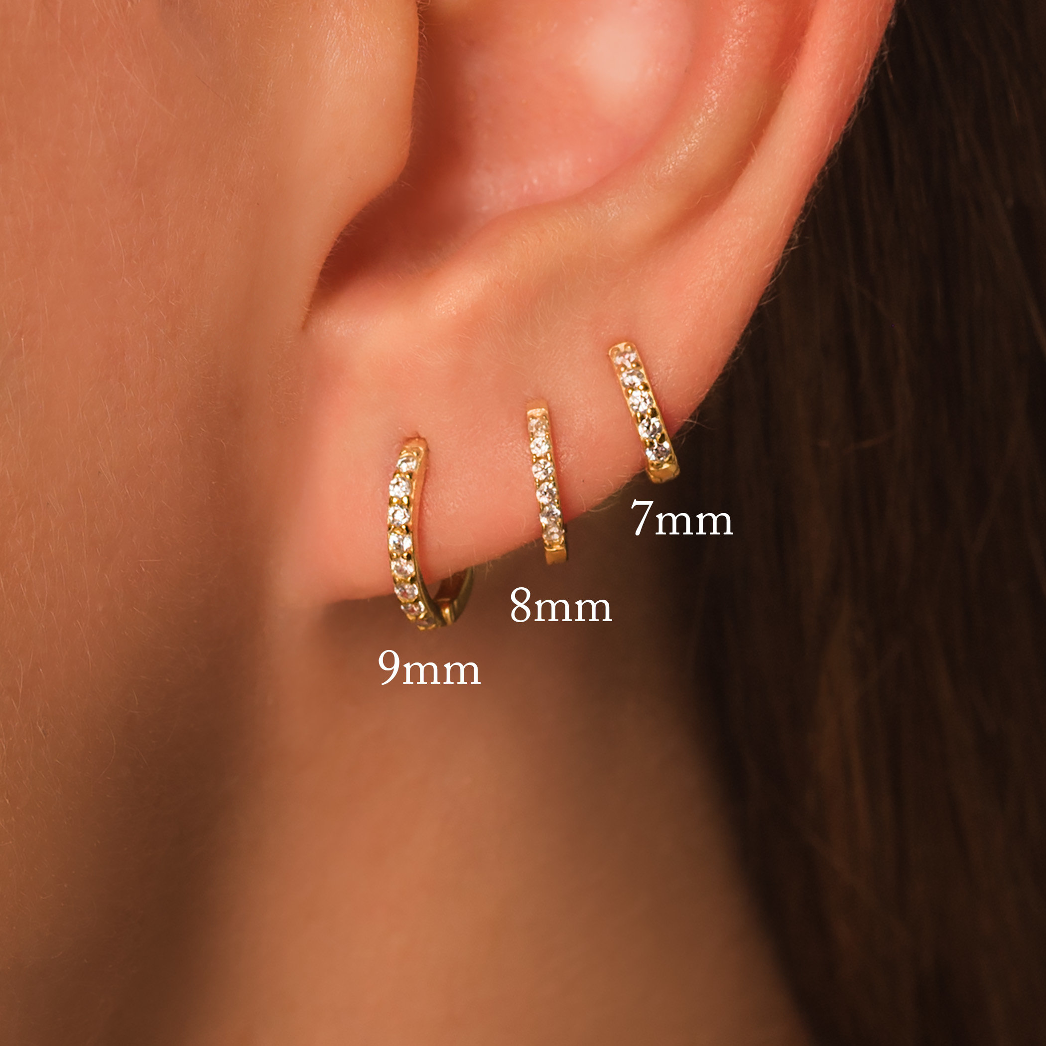 ピアス Basic Pave Hoop Earrings #3122 Glamorous Pave Hoop Earrings – CZ by Kenneth Jay Lane