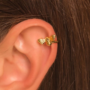 Bee Ear Cuff Earring • No Piercing Needed • Insect Cartilage Cuff • Fake Helix Piercing • 18K Gold Plated Sterling Silver