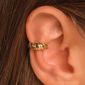 Croissant Ear Cuff Earring • No Piercing Needed • Pierceless Conch Hoop • Fake Piercing • 18K Gold Plated Sterling Silver