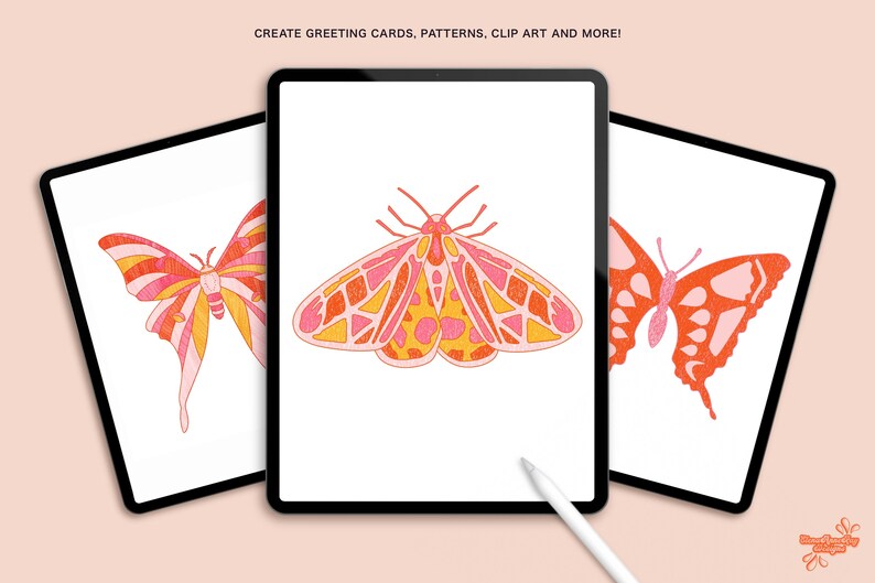 K&ouml;nnte beinhalten: Drei digitale Illustrationen von Schmetterlingen in einem Farbschema aus Rosa, Orange und Gelb. Die Schmetterlinge werden auf einem wei&szlig;en Hintergrund auf drei separaten digitalen Tablets angezeigt.