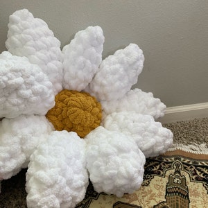 CHUNKY Daisy Cushion Pillow | Cushion Crochet | HANDMADE Daisy Flower | Decorative Throw Pillow