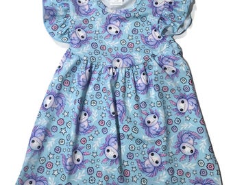 Vestido con mangas acampanadas y estampado de ajolotes