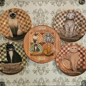 2004 COUNTRY KITTIES di David Carter Brown Set di quattro piatti da dessert in gres da collezione da 8 pollici