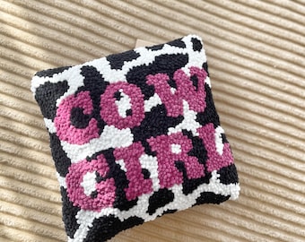 Almohada vaquera con mechones: decoración Western Y2K en rosa y negro