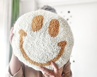 Smiley Face Plush Pillow: Cozy Yellow Emoji Cushion