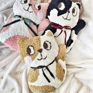 Cat Pillow – Handmade Punch Needle Plush Cushion – Cute Kitty Nursery Decor – Velvet Yarn Cat Soft Toy – Gift for Cat Lovers & Kids Room