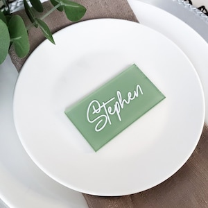 marque-places élégants | Design luxueux personnalisé avec des noms d'invités | Dos en acrylique peint à la main, parfait pour les mariages et autres événements
