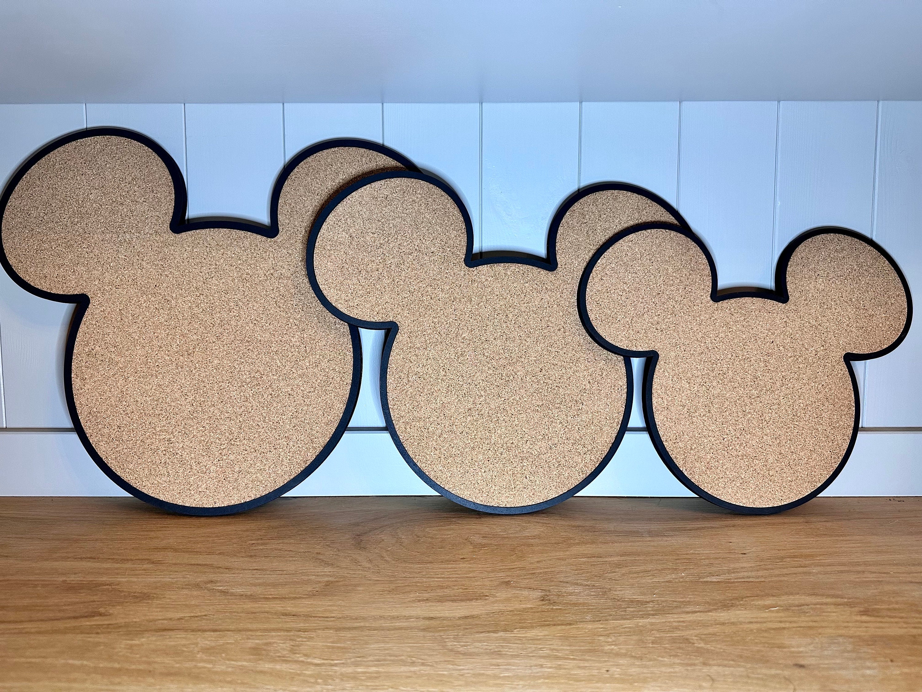 ミッキーマウスピントレーディングボード、ミッキーピンディスプレイ