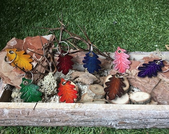 Porte-clés en cuir véritable fait main avec des feuilles de chêne
