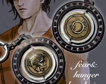 Llavero de moneda lanzada con miedo y hambre