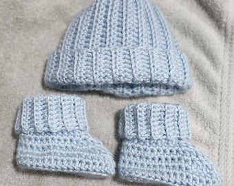 Conjuntos de regalo de gorro y patucos. De 0 a 3 meses.