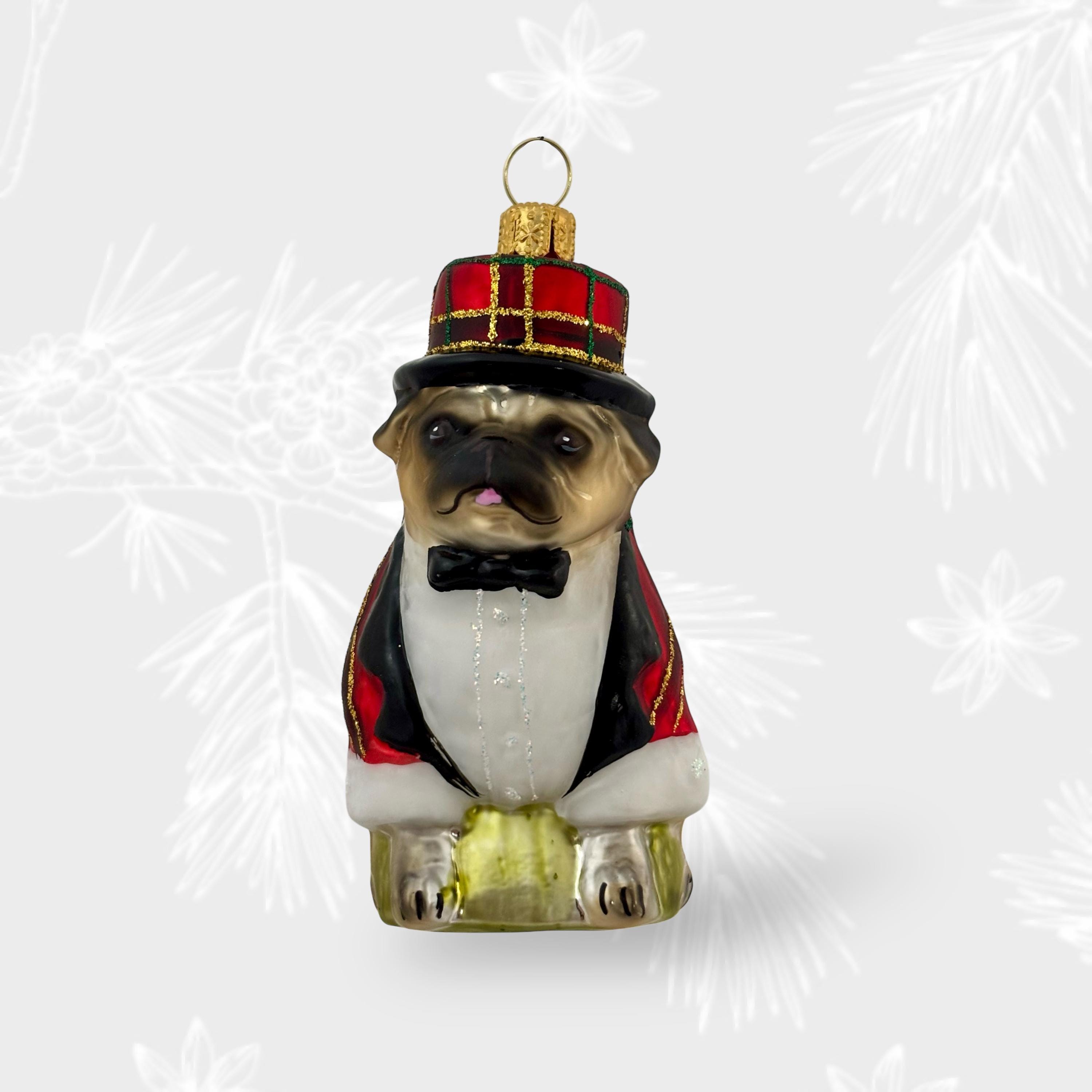 シルクハットをかぶったパグ、犬のクリスマスオーナメント 