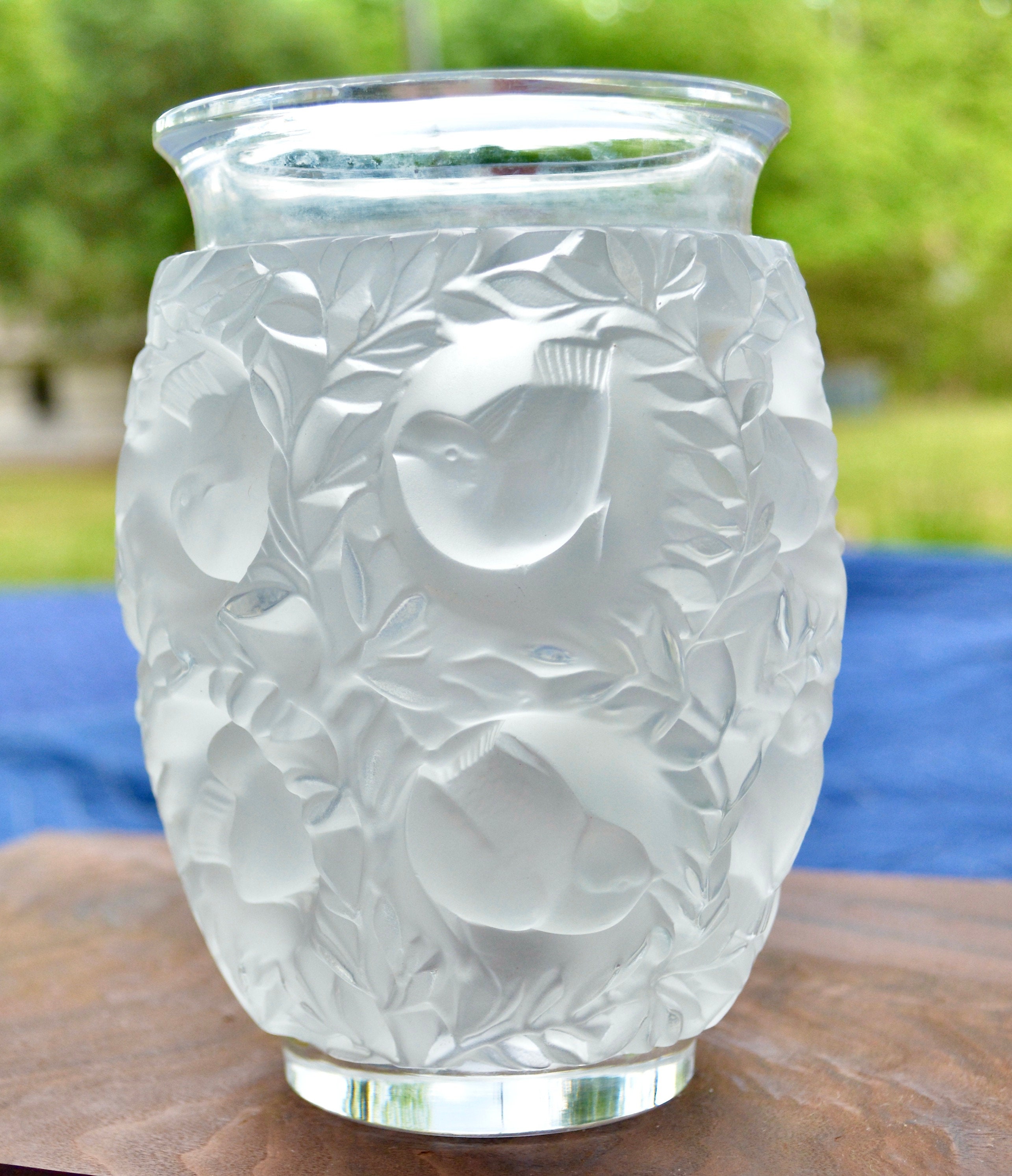 Lalique バガテル　葉と鳥の彫刻 花瓶 Lalique バガテル 葉と鳥の彫刻 花瓶 （バコントゥ ベース PM
