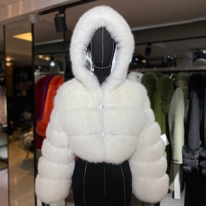 Frauen weißer Pelzmantel mit echtem Fuchspelz Luxus Damen Jacke Damen Wintermäntel Luxusmäntel