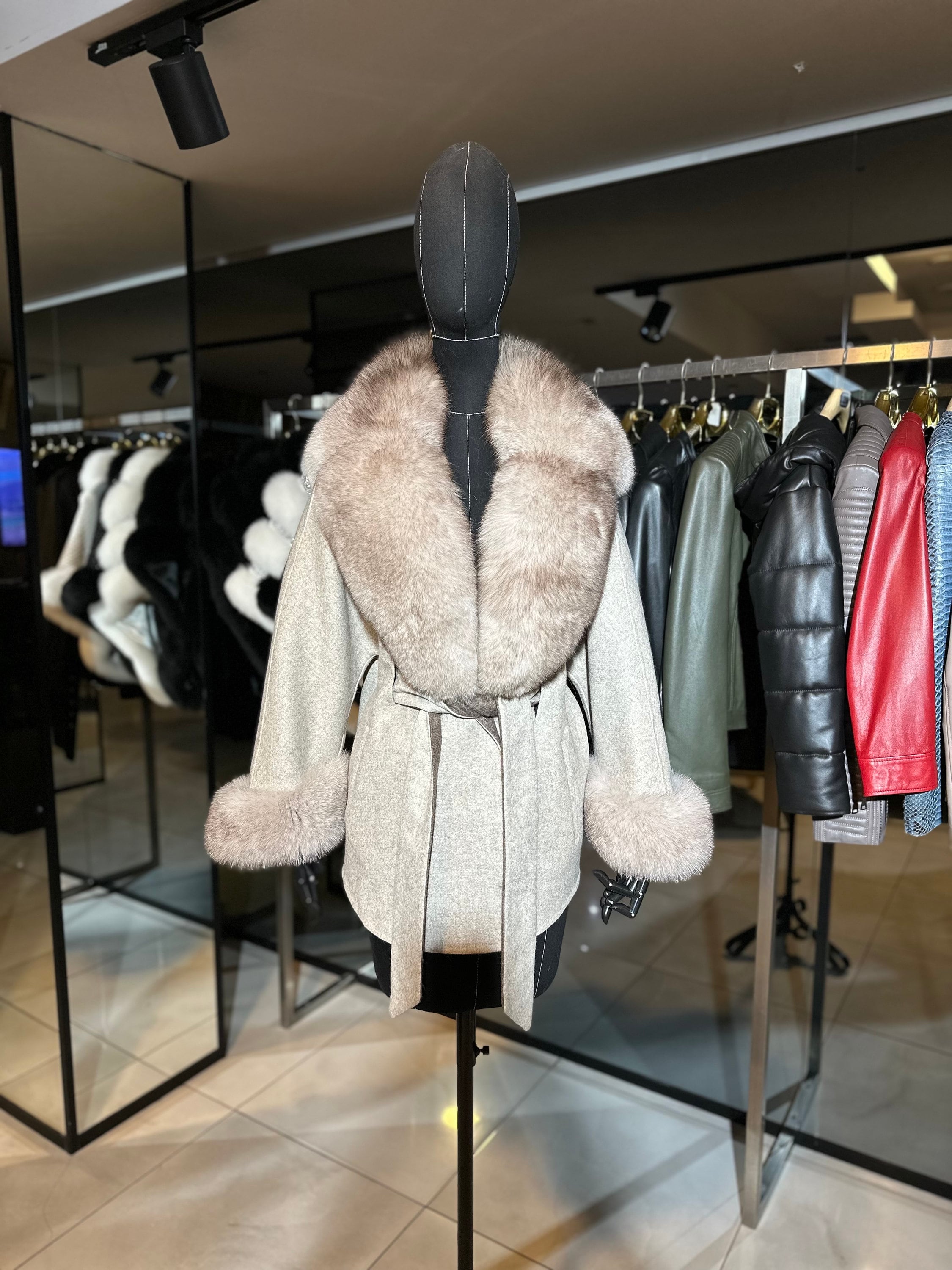 Cashmere, Wool, Alpaca Mixed Fabric Woman Fur Coat With Real Fur