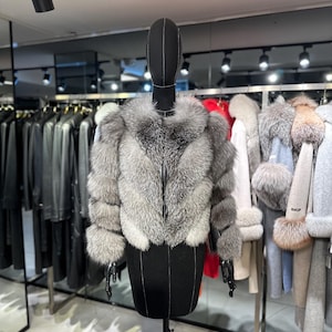 Women Fur Coat with Real Frost Fox Fur Luxury Women Jacket Detachable Sleeve Women’s Winter Coats