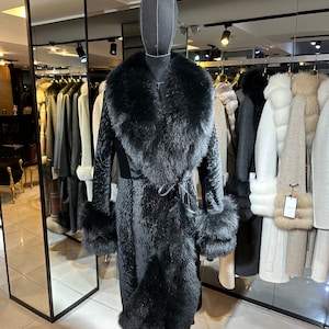 Genuine Shearling Women Coat with Real Fox Fur Collar Women&#39;s Winter Jackets – Luxury Coat Luxury Gift for Women